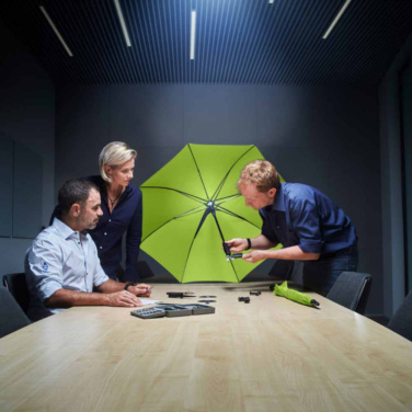 FARE® Skylight® keskikokoinen automaattinen sateenvarjo LED-valolla logolla, lime – yksityiskohtakuva 2