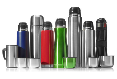 Termospullo 500 ml ja 2 mukia 300 ml, tuotekuva (3)