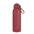 Sagaform Tekla teräspullo (kierrätetty) 500 ml, tummanpunainen