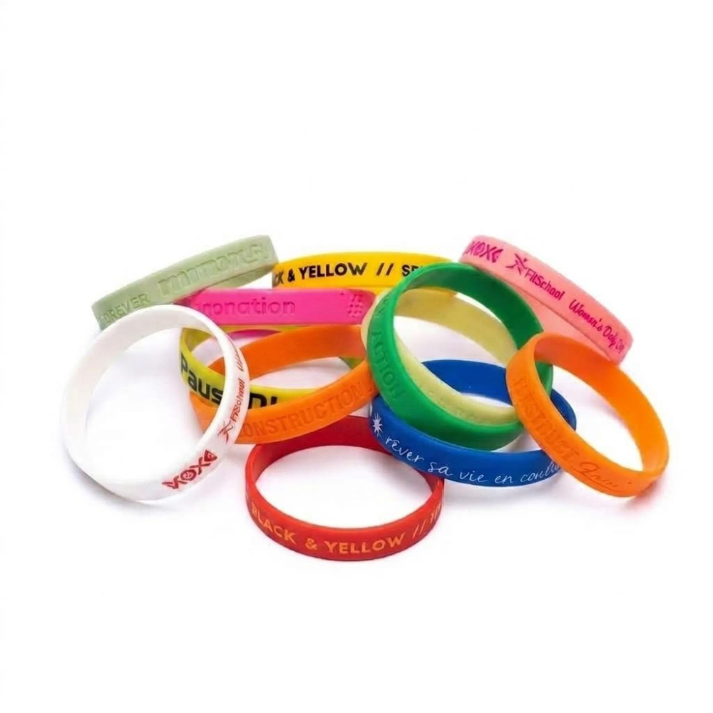 Upotetut tai kohokuvioidut Pantone-värilliset silikonirannekkeet (12 mm), tuotekuva