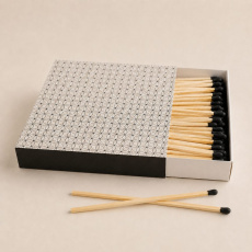 Pitkien tulitikkujen rasia 107 × 105 × 18mm