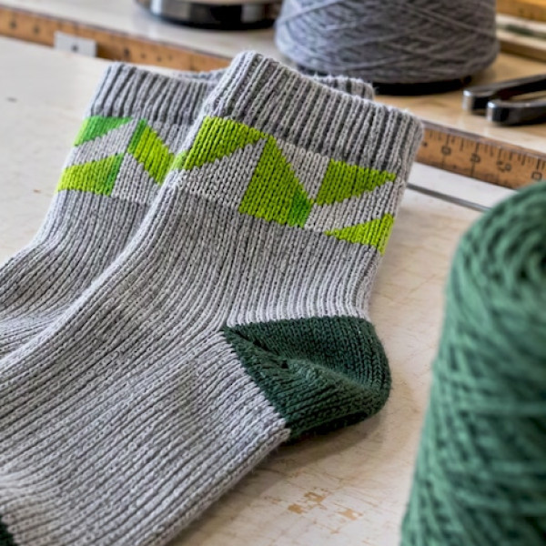 Chaussettes personnalisées : techniques, matières et commande en 2026