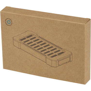 Batterie externe solaire robuste Altair 5000 mAh 10 W en plastique recyclé avec lampe torche intégrée — vue de détail 4, noir uni