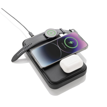 Étui de voyage Swiss Peak en matière recyclée RCS avec chargeur 3-en-1 — noir — vue de détail (3)