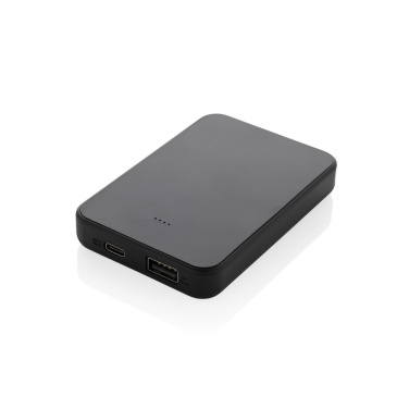 Batterie externe Boostcore 5 000 mAh en plastique recyclé RCS avec USB-C — noir — vue de détail (1)