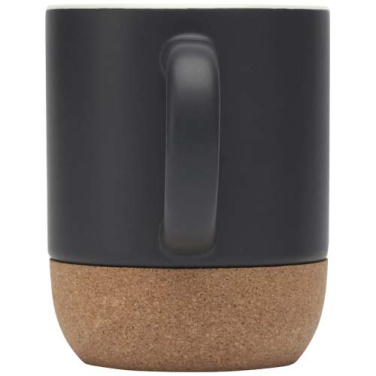 Mug en céramique Billie 300 ml avec détails en liège et finition mate — noir uni — image du produit (3)