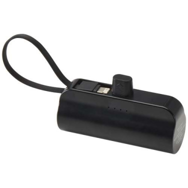 Batterie externe Type-C Alnair 5000 mAh 10 W en plastique recyclé avec support rabattable et câble 2 en 1 intégrés — noir uni — image du produit (3)