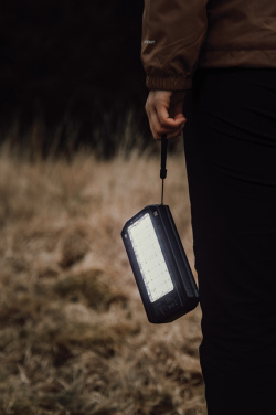 Logotrade firminės dovanos nuotrauka: „Nordic Drift Titan“ 10 000 mAh saulės energija varoma išorinė baterija su 3 panelėmis