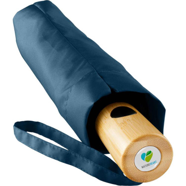 FARE ÖkoBrella AOC kišeninis skėtis su perdirbto PET audiniu ir bambuko rankena su logotipu, tamsiai mėlyna (waterSAVE®) – detalės vaizdas 5