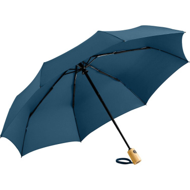FARE ÖkoBrella AOC kišeninis skėtis su perdirbto PET audiniu ir bambuko rankena su logotipu, tamsiai mėlyna (waterSAVE®) – detalės vaizdas 10