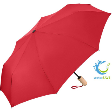 FARE® ÖkoBrella kišeninis skėtis su medine rankena su logotipu, raudona (waterSAVE®) – produkto nuotrauka