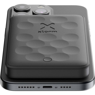 Xtorm FS5W051 magnetinė išorinė baterija – ant telefono galinės pusės