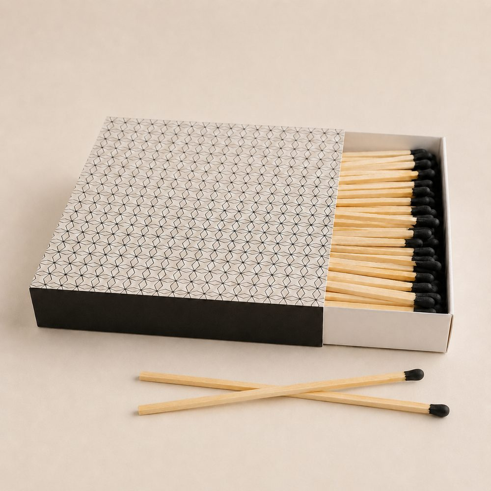 Ilgų degtukų dėžutė 107 × 105 × 18mm – KM Match