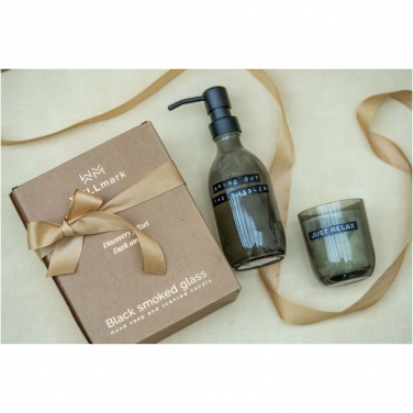 Logotrade dāvanas foto: Wellmark Discovery 200 ml roku ziepju dozators un 150 g aromātisko sveču komplekts - tumšs dzintara aromāts
