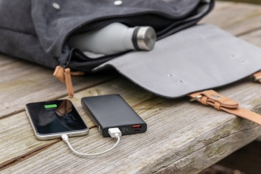 Logotrade korporatīvās dāvanas foto: Alumīnija 18W 10 000 mAh PD Powerbank