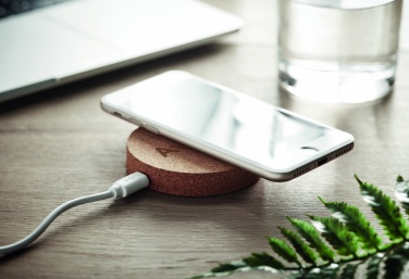 Logotrade biznesa dāvanas foto: Bezvadu uzlādes paliktnis 10W