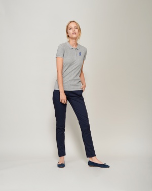 PLANET WOMEN Polo 170g ar logotipu – detaļas skats 3