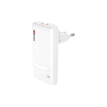 Logotrade ziemassvētku dāvanas foto: SKROSS® Klip Slim 65W daudzgalvu lādētājs