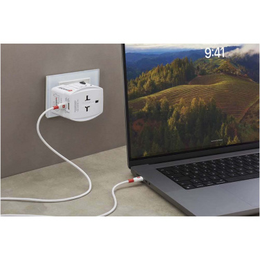 Logotrade dāvanas foto: SKROSS® MUV AC65PD pasaules adapteris ar USB-C kabeli