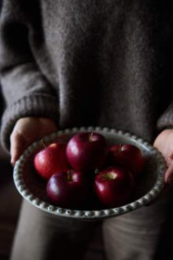 Tas pats dziļais servēšanas šķīvis – Sagaform (4)