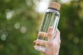 VILDMARK H2O Tritan 0,5 l – ūdens pudele, caurspīdīgs/bambuss