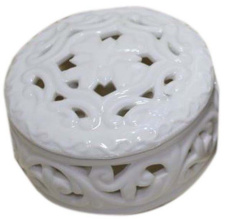 Apaļa porcelāna nieciņu kastīte 77 × 70 h43