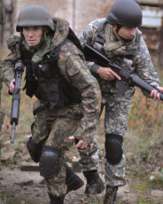 Vieglas, kamuflāžas Command bikses.