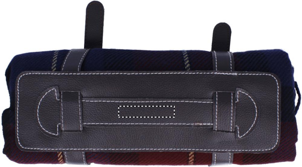 Travelling clan blanket: Logo position – strap: top