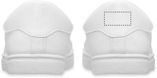 Sneakers i PU storlek 47: Logotypens placering – höger del av produktens baksida