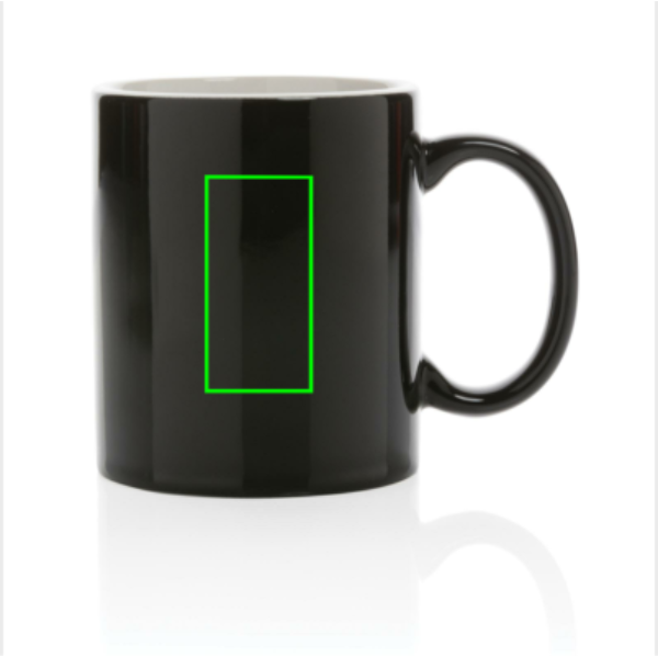 Klassisk keramikmugg, 350 ml: Logotypens placering – produktens framsida