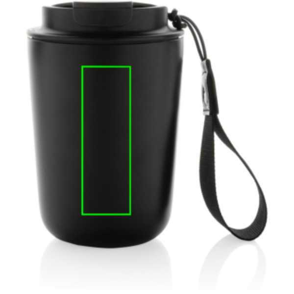 Cuppa vakuummugg i RCS-återvunnet stål med bärrem: Logotypens placering – produktens framsida