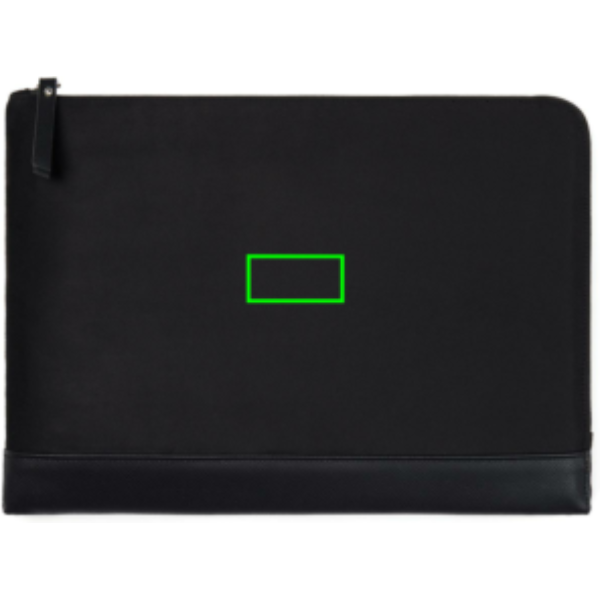 "VINGA Marlow RCS återvunnen polyester 16"" laptopfodral": Logotypens placering – produktens framsida