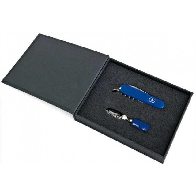 Логотрейд pекламные подарки картинка: Набор EG S20 - складной нож Victorinox + флешка Silicon Power 8GB