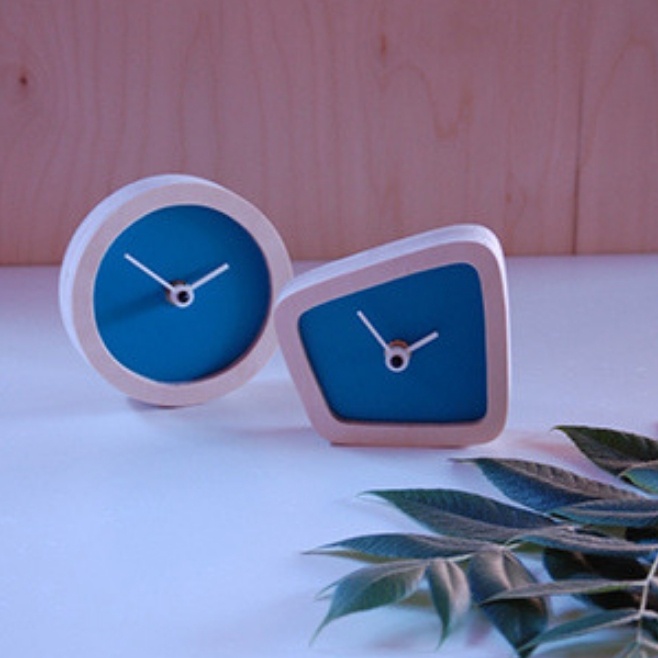 Логотрейд бизнес-подарки картинка: Деревянные настольные часы