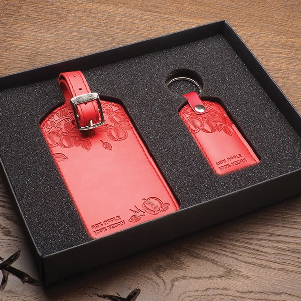 Логотрейд pекламные подарки картинка: Подарочный набор из веганской кожи, багажная бирка и брелок, красный