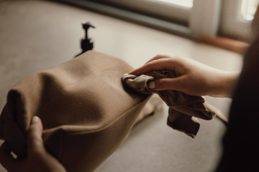 Лого трейд бизнес-подарки фото: Косметичка VINGA Sloane RCS из переработанного полиэстера