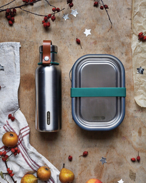 Лого трейд бизнес-подарки фото: Черная+Blum термобутылка для воды маленькая 500 мл