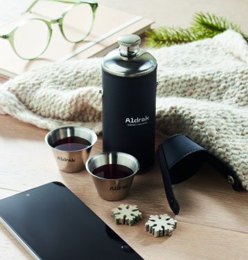 Лого трейд бизнес-подарки фото: Hip flask with shot cups