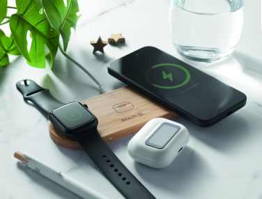 Лого трейд pекламные подарки фото: 3 in 1 15W wireless charger