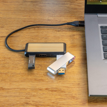 USB-концентратор Link RCS из переработанного пластика и бамбука с двумя входами, черный, товар в использовании