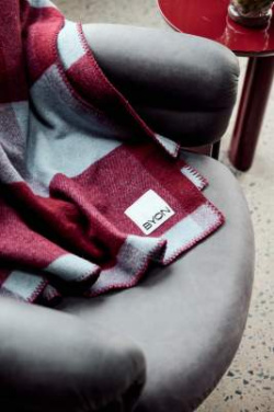 Embrace – плед – Byon (2)