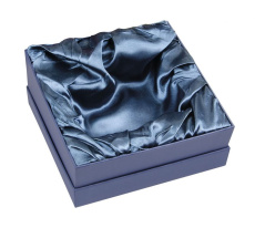 Синяя коробка размером 17,5 × 17,5 × 5,5 см для 8066