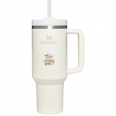 Stanley Quencher H2.0 1200 ml termosmugg med logotyp, Krämvit – detaljvy 2