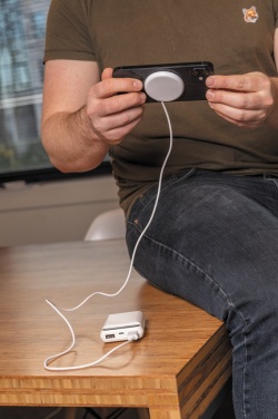 Logotrade profilprodukter bild: 5W magnetisk trådlös laddare