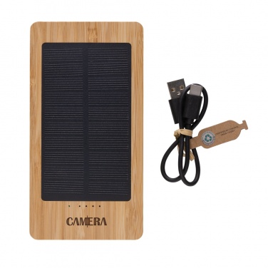 Brun Sunwick 10 000 mAh solcellspowerbank i bambu — frontvy med kabel, kan märkas med logotyp, Logo.ee