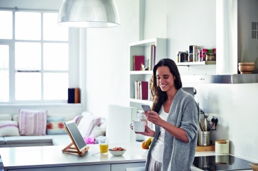 Logotrade kampanjprodukter bild: Hållare i bambu för surfplatta TUANUI