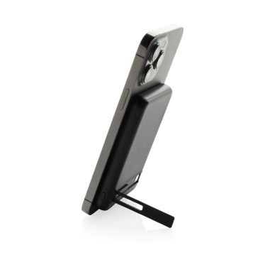 Logotrade reklamprodukter bild: Zen RCS plast 5000 mah 5W magnetisk powerbank i bambu
