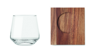 Whiskyglas med underlägg i akacia – detaljvy 2