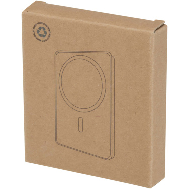 Logotrade reklamprodukter bild: Acrab 5 000 mAh 15 W magnetisk trådlös powerbank med 20 W PD – tillverkad av återvunnen plast