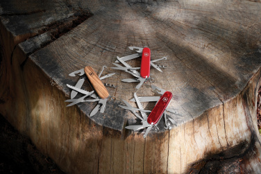 Logotrade kampanjprodukter bild: VICTORINOX Huntsman Wood Fickkniv 13 funktioner